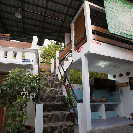 Villa Joglo Yudhistira à Sleman  Extérieur photo