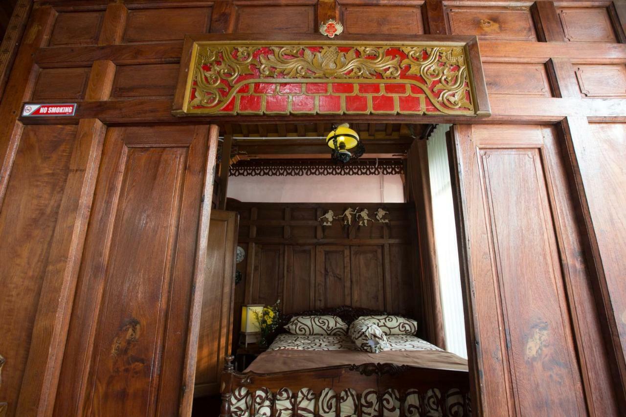 Villa Joglo Yudhistira à Sleman  Extérieur photo