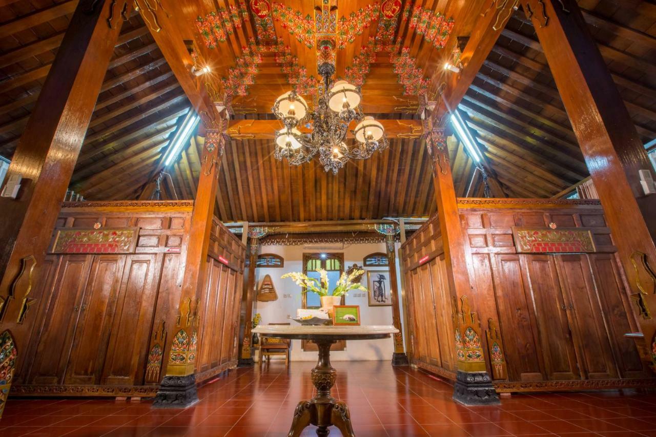 Villa Joglo Yudhistira à Sleman  Extérieur photo