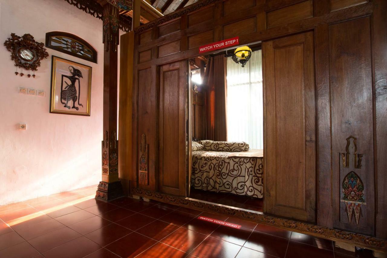 Villa Joglo Yudhistira à Sleman  Extérieur photo
