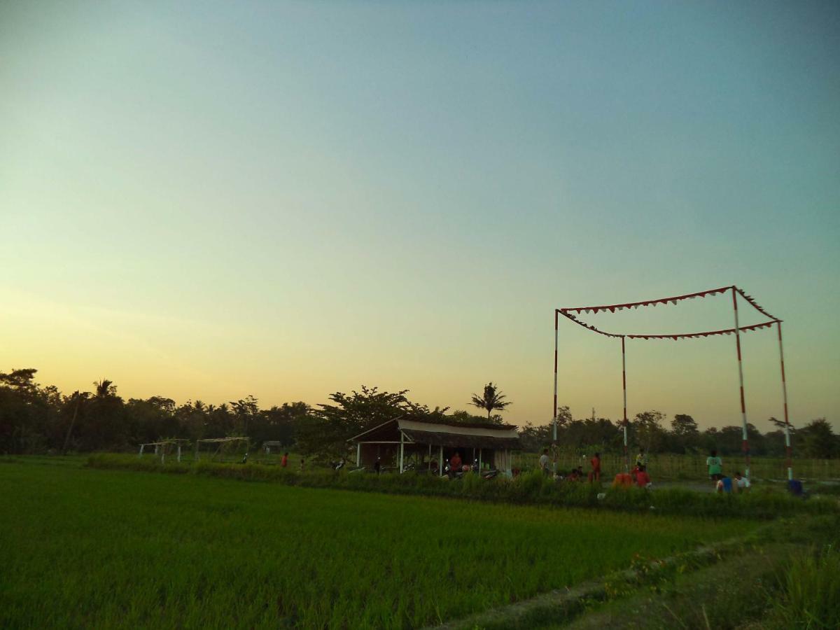 Villa Joglo Yudhistira à Sleman  Extérieur photo