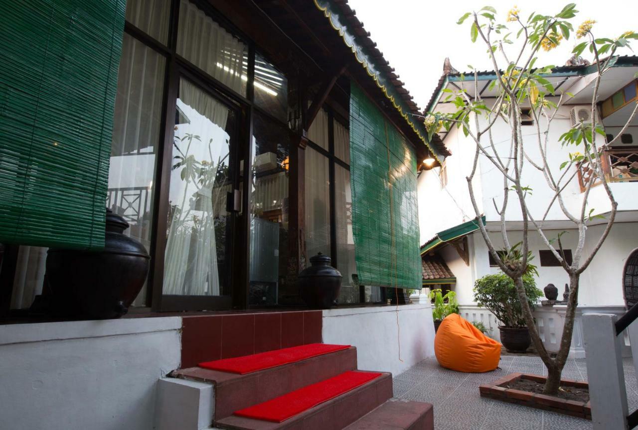 Villa Joglo Yudhistira à Sleman  Extérieur photo