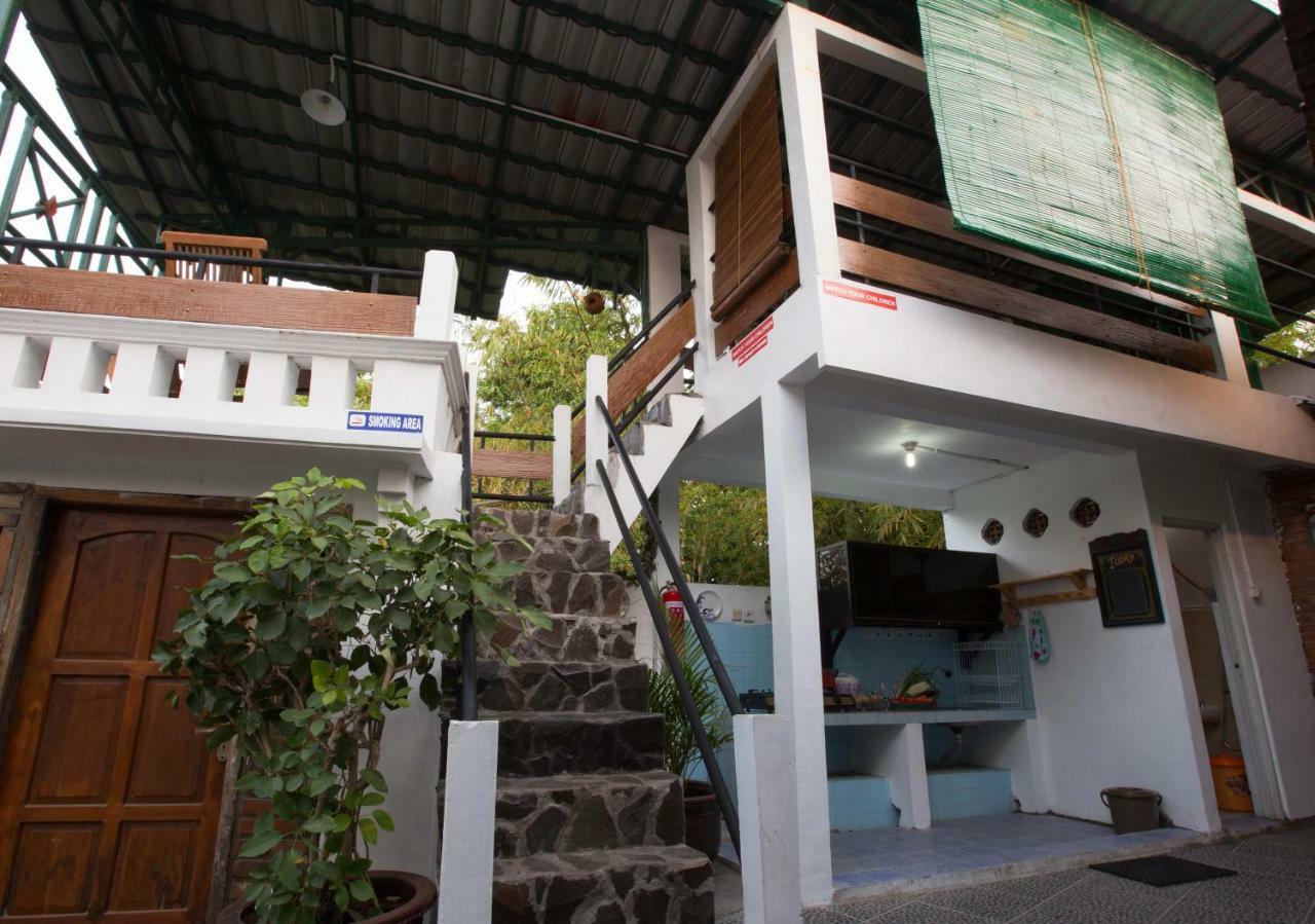 Villa Joglo Yudhistira à Sleman  Extérieur photo