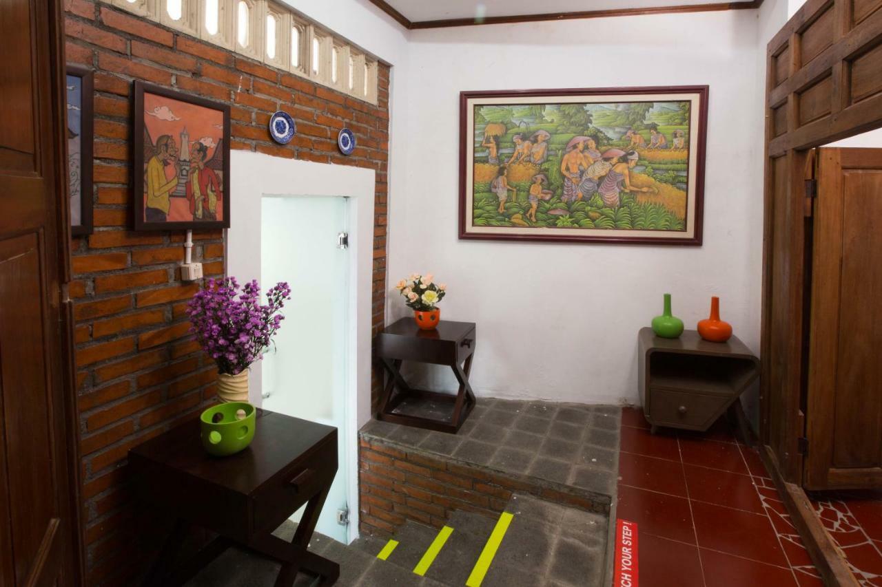 Villa Joglo Yudhistira à Sleman  Extérieur photo