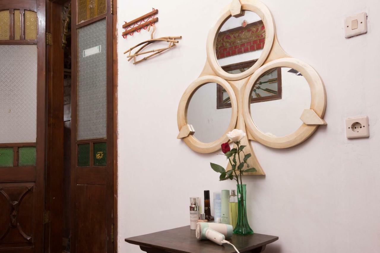 Villa Joglo Yudhistira à Sleman  Extérieur photo