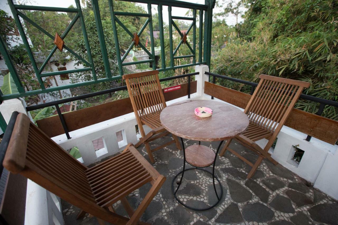 Villa Joglo Yudhistira à Sleman  Extérieur photo