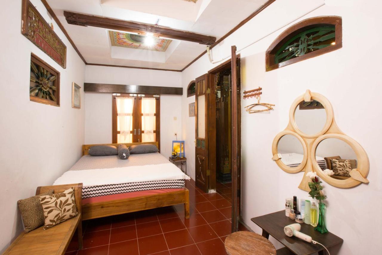 Villa Joglo Yudhistira à Sleman  Extérieur photo